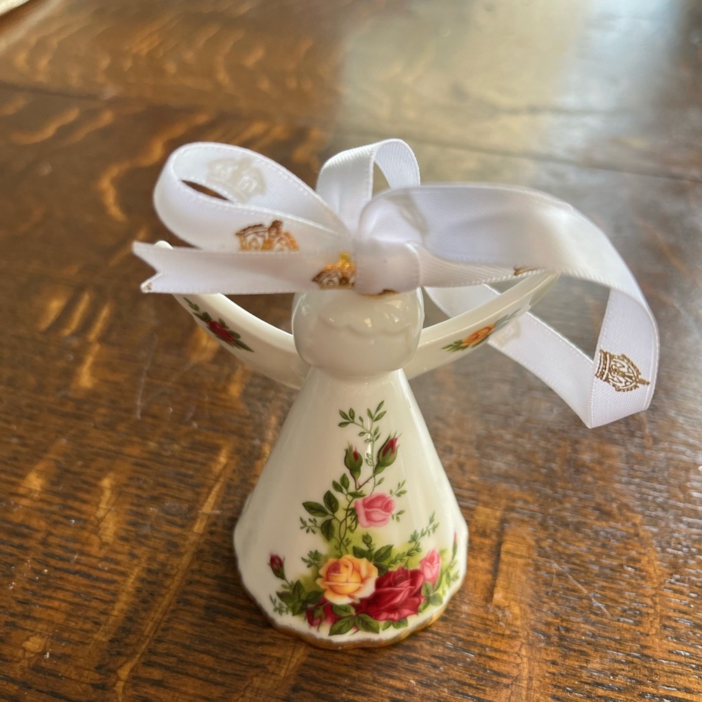 Royal Albert old country roses Christmas ornament Engel.